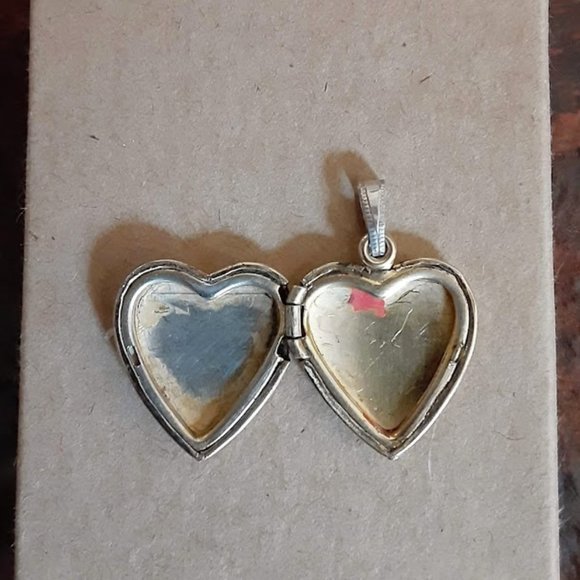 USN INSIGNIA LOCKET (NO CHAIN) OPENS FOR HOLDING TWO PHOTOS - Picture 2 of 2